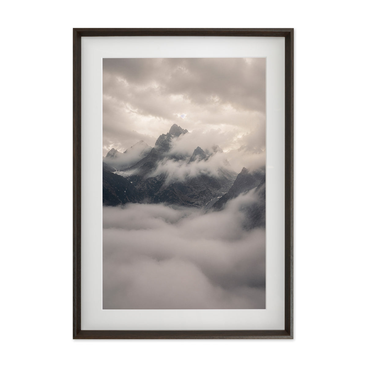 Veiled Peaks – Gallery Edition mit Rahmenwelt MOCHA