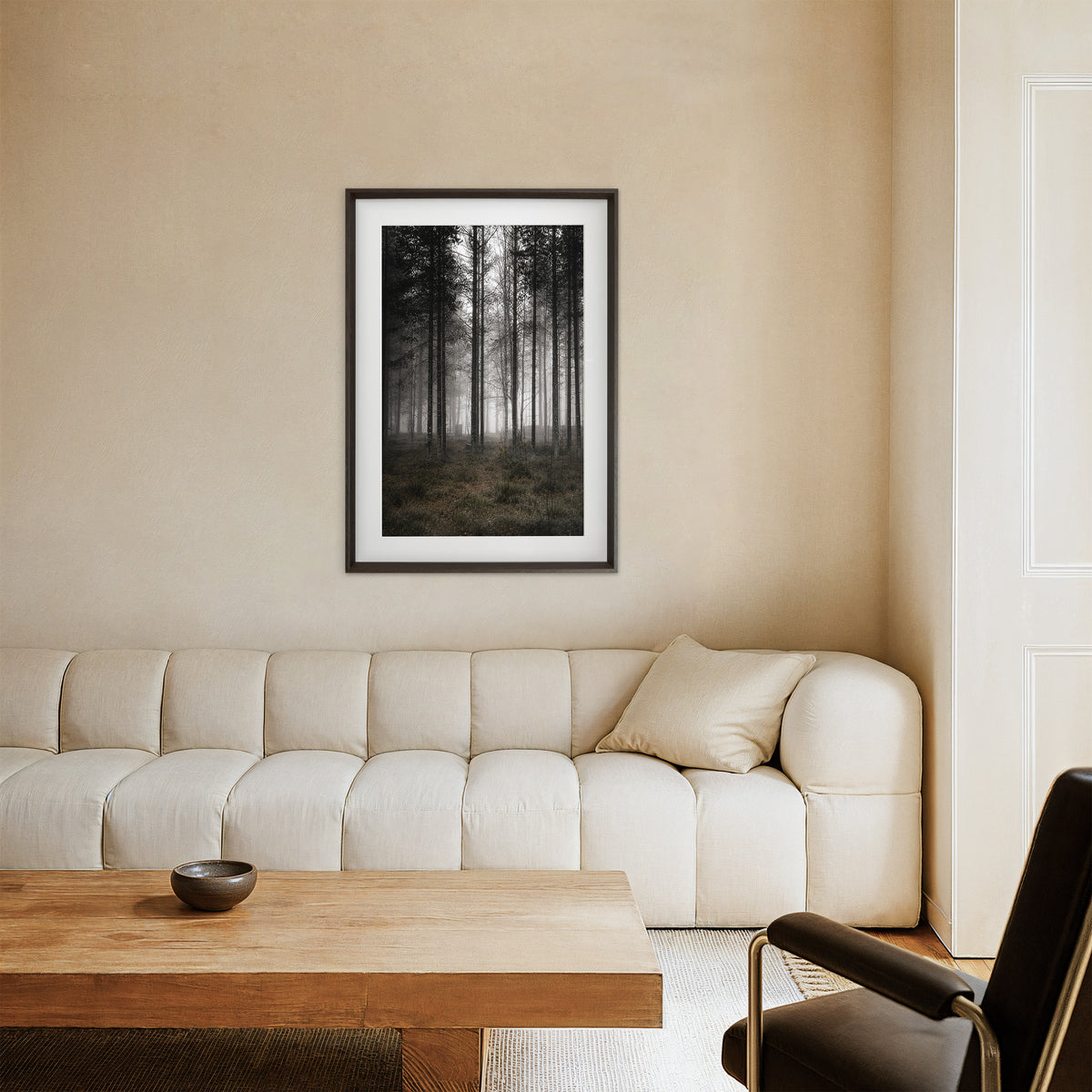 Silent Columns als MLineart Gallery Edition in einem ruhigen Interieur