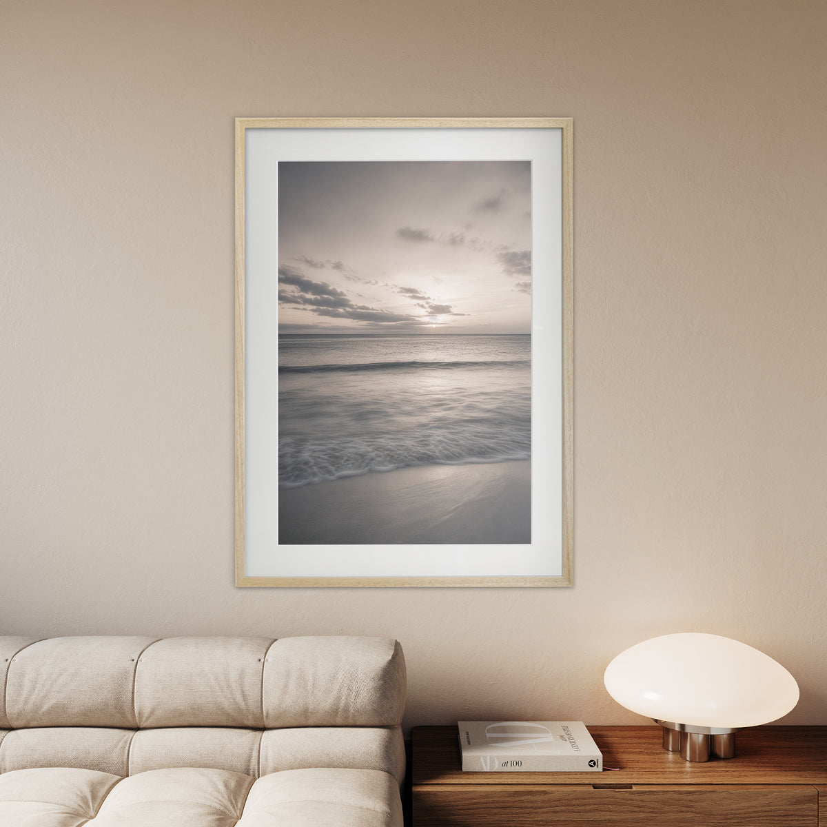 Quiet Horizon als MLineart Gallery Edition in einem ruhigen Interieur