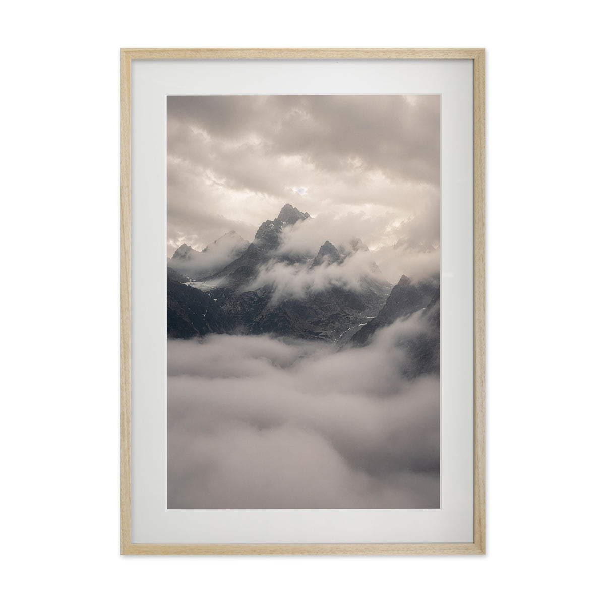 Veiled Peaks – Gallery Edition mit Rahmenwelt NATURAL